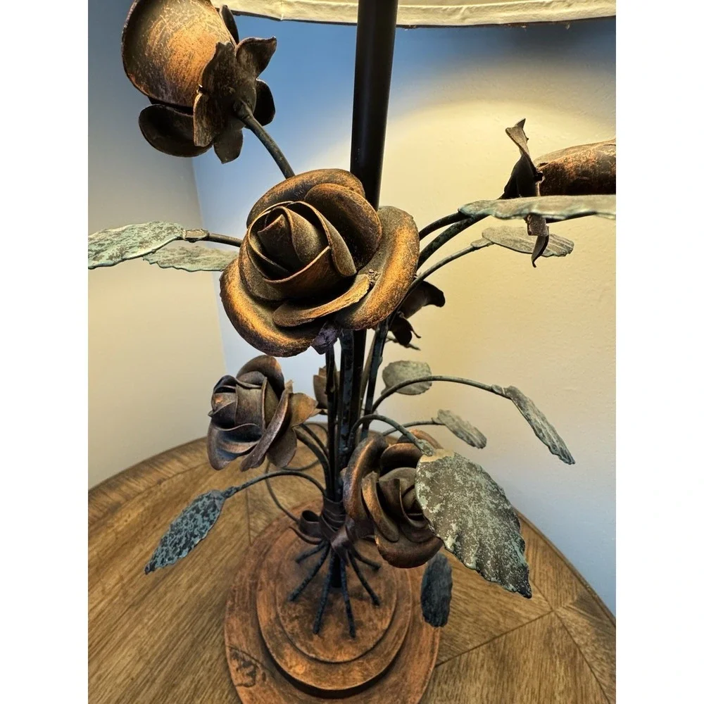 Vintage floral rose table lamp. Stunning. lamp shade. bronze color